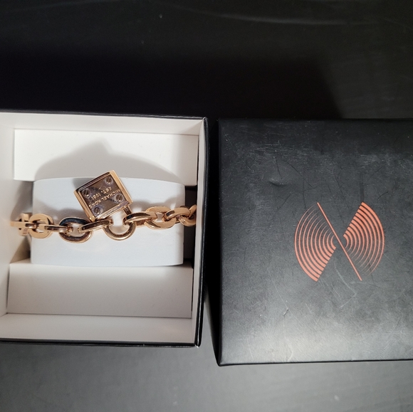 SOLD 💯% Authentic Brandnew with generic box - Picture 8 of 8